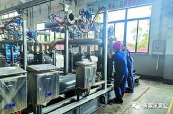 开云官方端网站登录平台入口-开云(中国)生产线员工正在组装化工成套机组